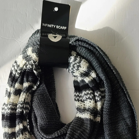 New Infiniti scarf 80%acrylic - Picture 1 of 8